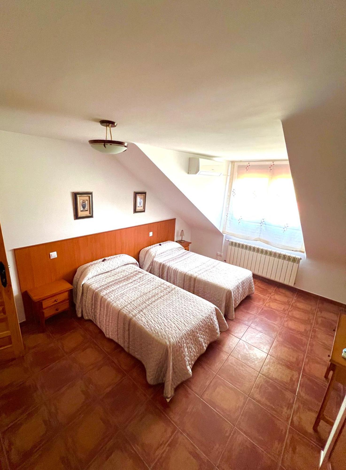 זמורה Hotel Puente De Piedra מראה חיצוני תמונה