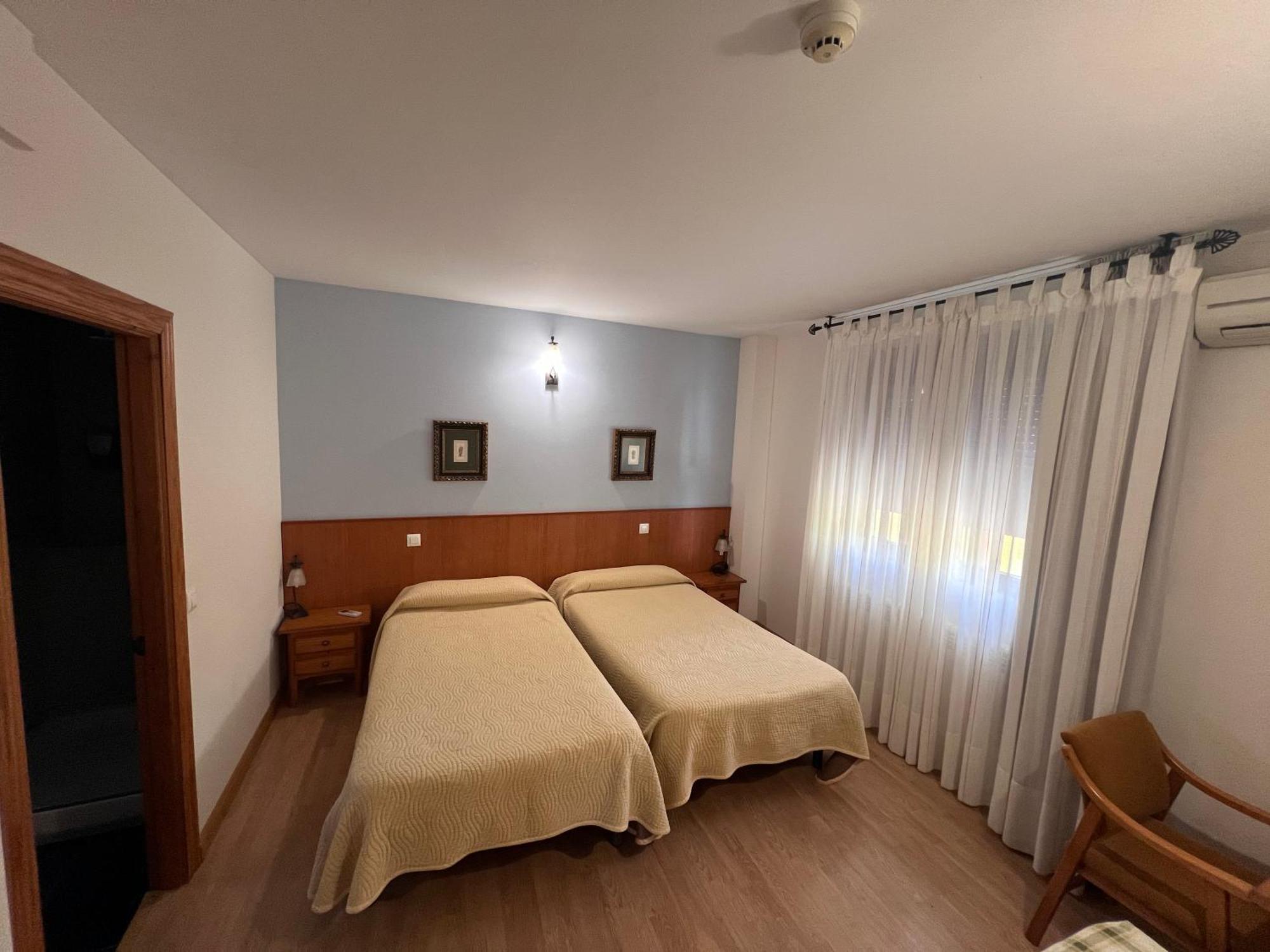 זמורה Hotel Puente De Piedra מראה חיצוני תמונה